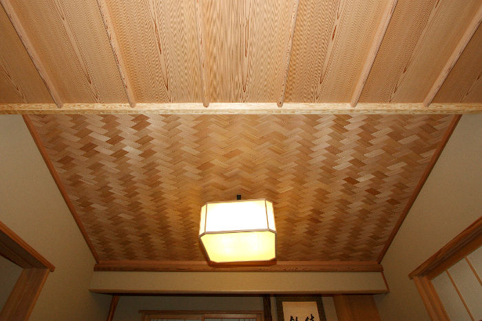 網代天井の施工事例。和室の網代天井を別アングルから。